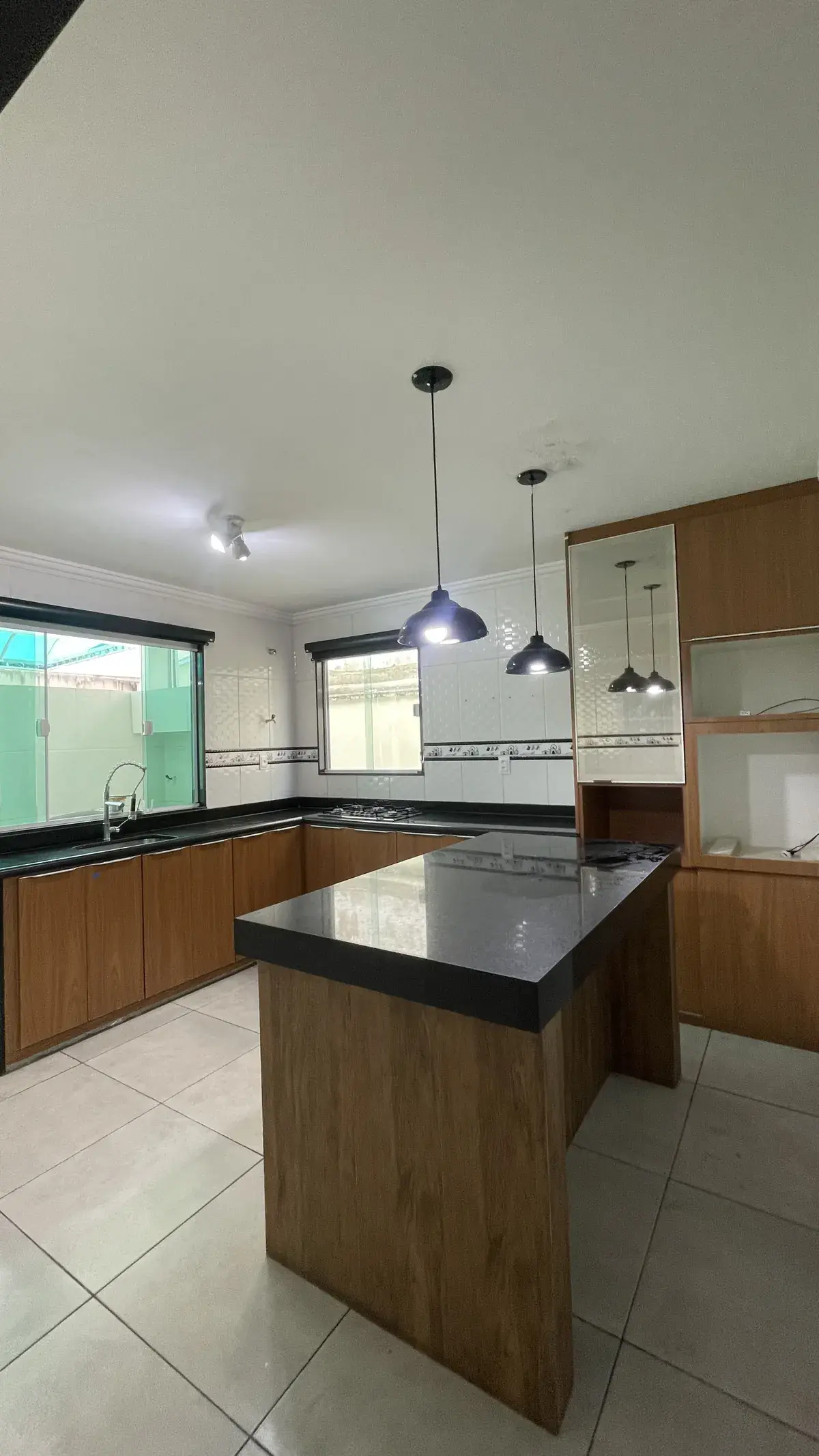Ilha de Cozinha em Mármore Branco antes do envelopamento — Aplik Decor RJ