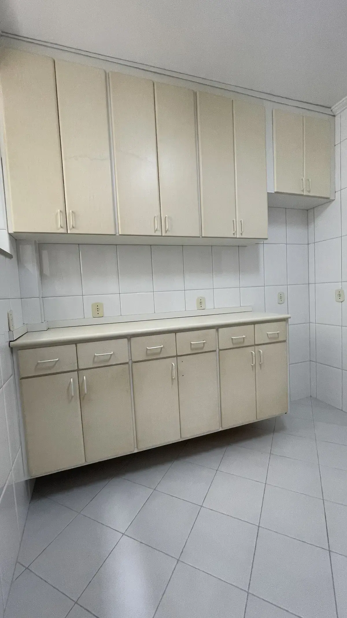 Transformação de Cozinha Planejada antes do envelopamento — Aplik Decor RJ