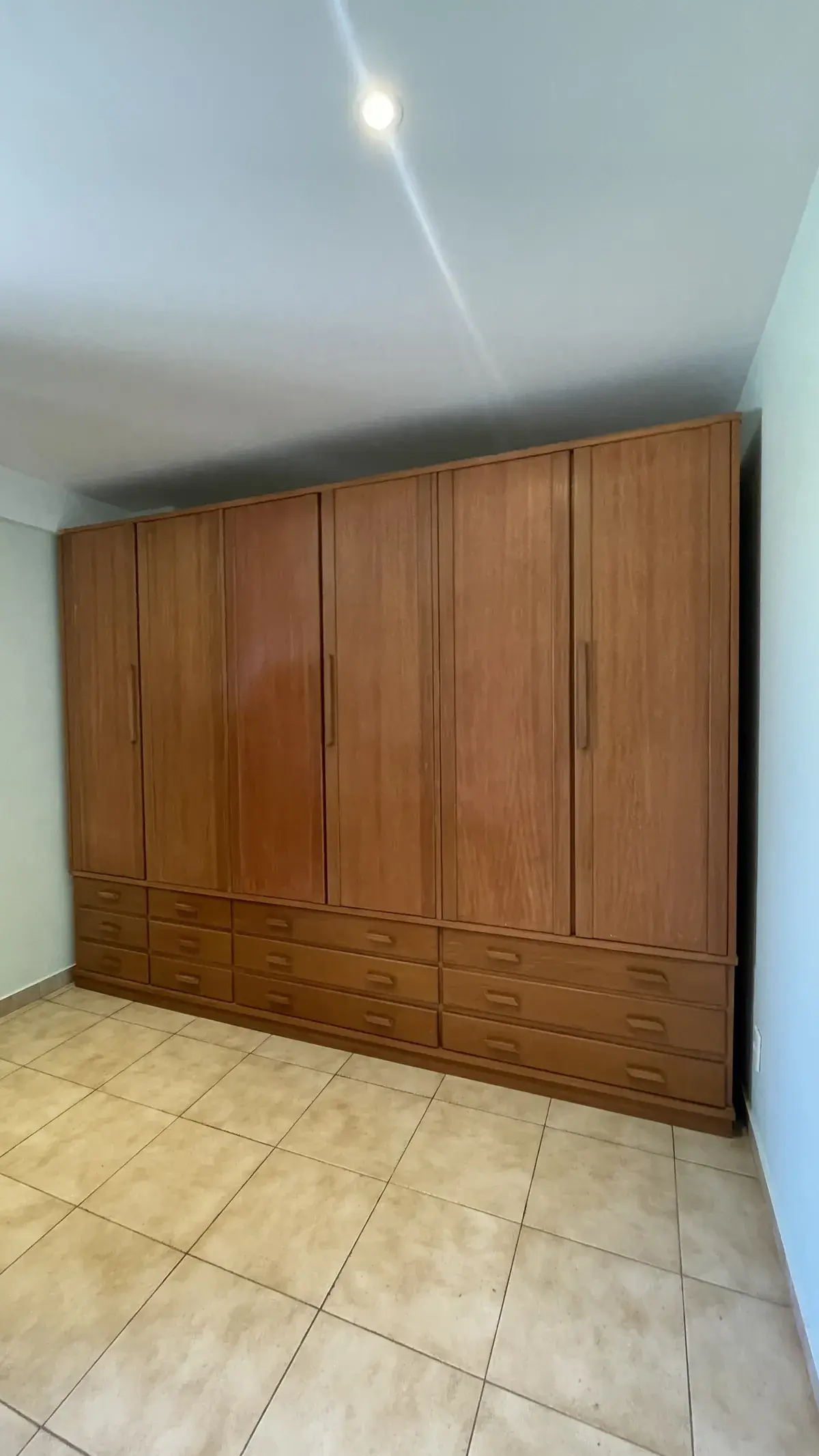 Guarda-Roupa Renovado antes do envelopamento — Aplik Decor RJ